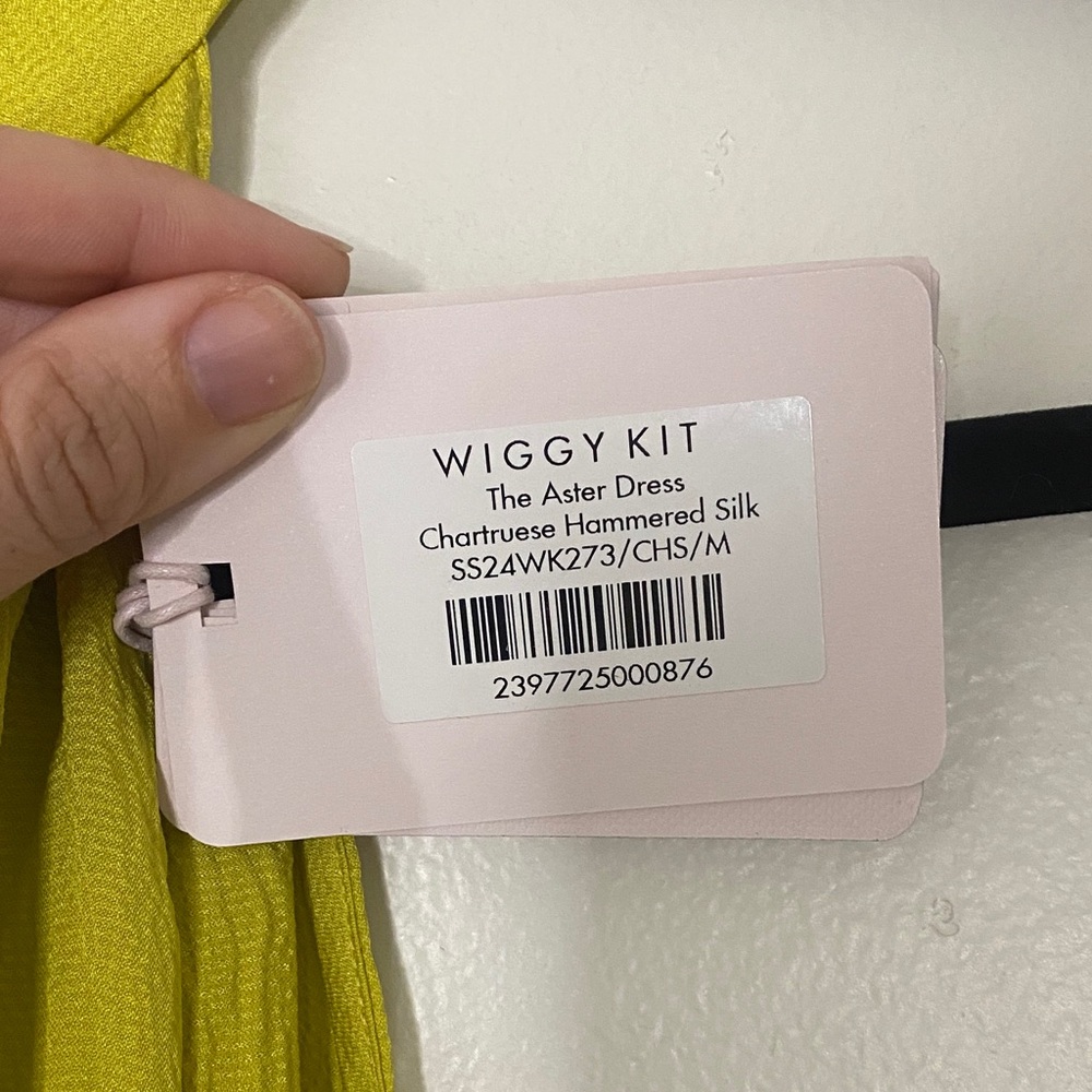 Wiggy Kit NWT The Aster Dress Chartreuse Hammered Silk Maxi High Neck Medium - Picture 5 of 15
